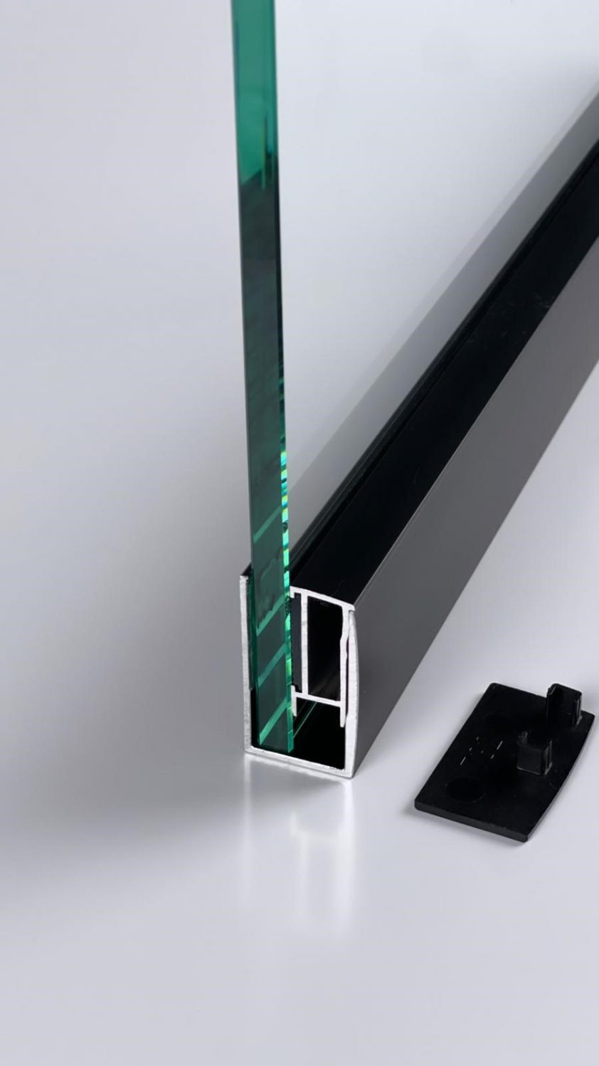 Wandanschlussprofil, U Klemmprofil eckig für 8mm, 2000mm - Schwarz matt eloxiert
